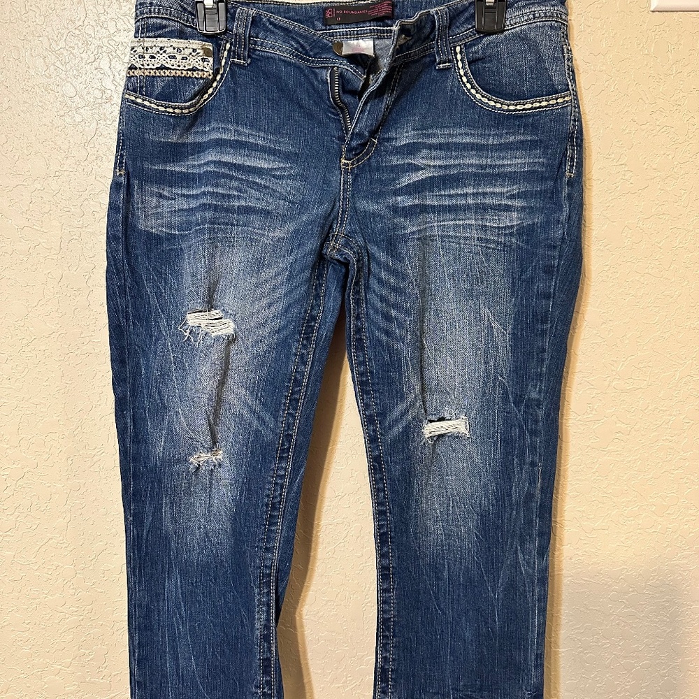 No Boundaries Capri Jeans